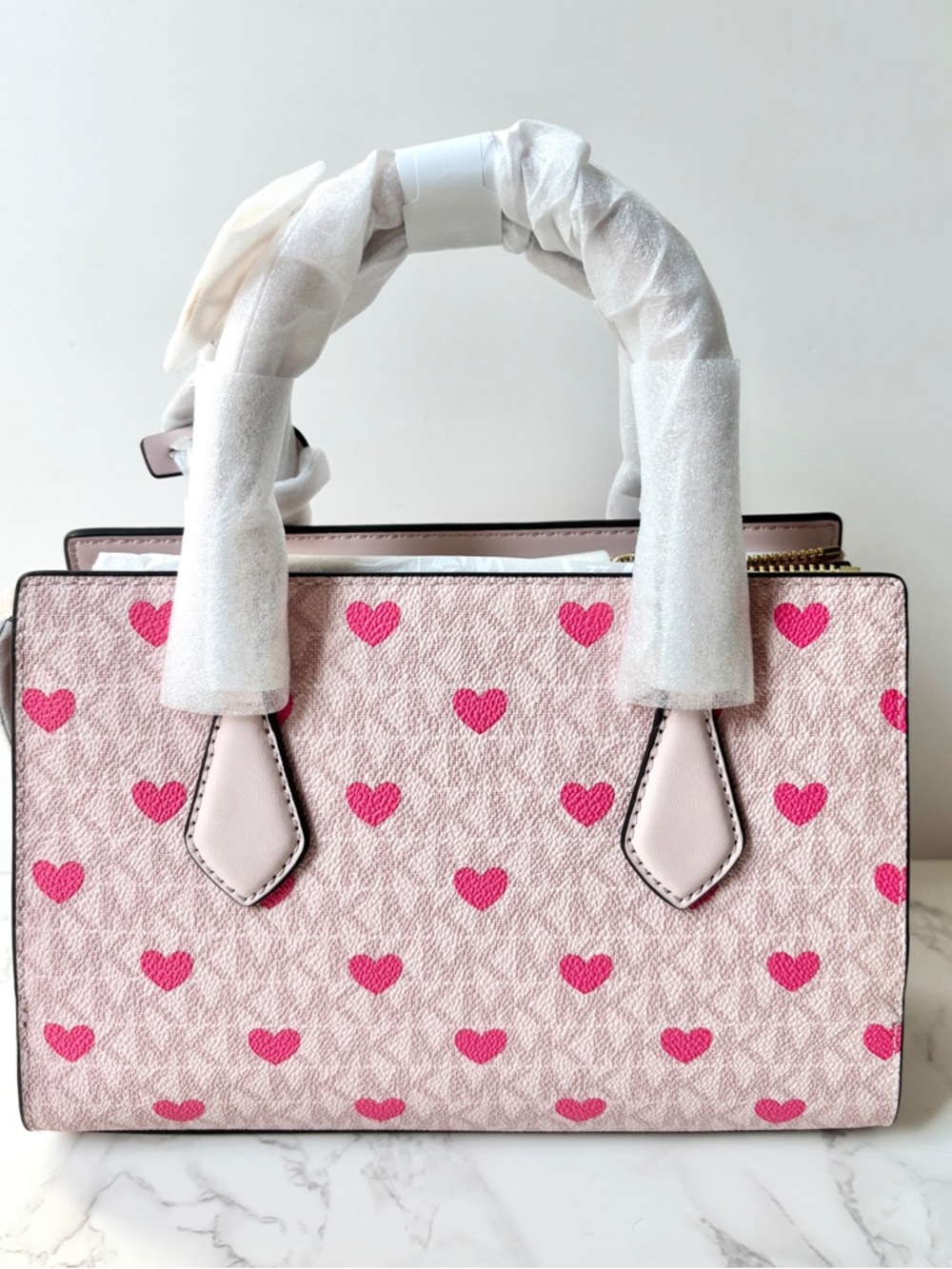 New Michael Kors Sheila Small Satchel Shoulder Crossbody Bag Hearts Pink - Picture 3 of 7